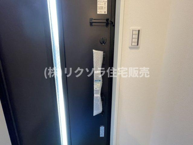 成田町　新築一戸建ての防犯設備|ツーシリンダー錠
■物件内覧・資金計画相談・住宅ローン相談、リフォーム相談、お問合せ受付中■
※当日・翌日のご内覧、ご相談はお電話でのお問合せがスムーズです！