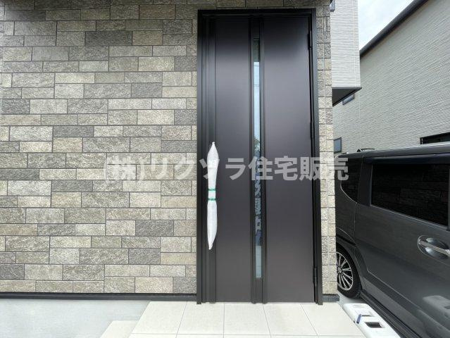 成田町　新築一戸建ての玄関|■物件内覧・資金計画相談・住宅ローン相談、リフォーム相談、お問合せ受付中■
※当日・翌日のご内覧、ご相談はお電話でのお問合せがスムーズです！