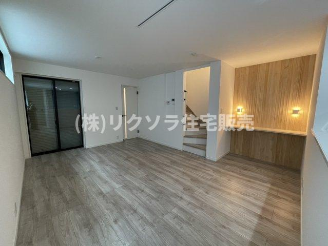 成田町　新築一戸建ての居間・リビング|LDK17.2帖
■物件内覧・資金計画相談・住宅ローン相談、リフォーム相談、お問合せ受付中■
※当日・翌日のご内覧、ご相談はお電話でのお問合せがスムーズです！