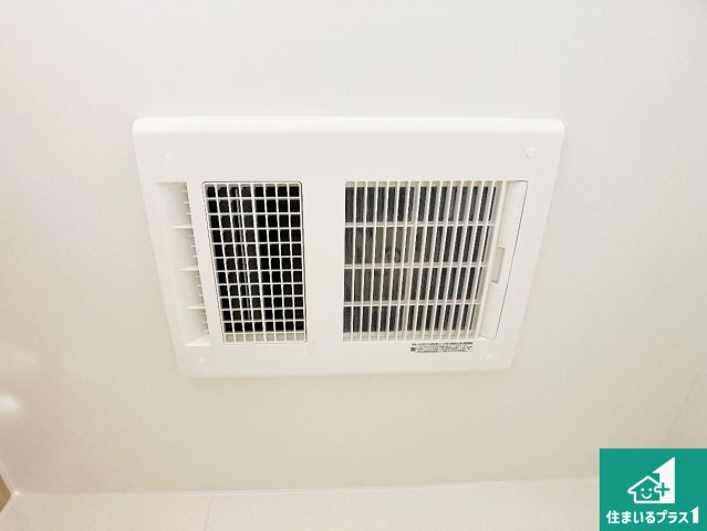 明石市東朝霧丘　中古一戸建ての冷暖房・空調設備|四季を通して快適なバスライフをお手伝いする浴室暖房乾燥機！浴室の乾燥・暖房・涼風・換気はもちろん、２４時間換気にも対応！