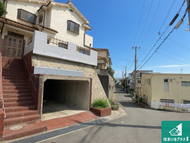 明石市東朝霧丘　中古一戸建ての前面道路含む現地写真|車通りの少ない前面道路！お子様がいらっしゃるご家族でも安心！