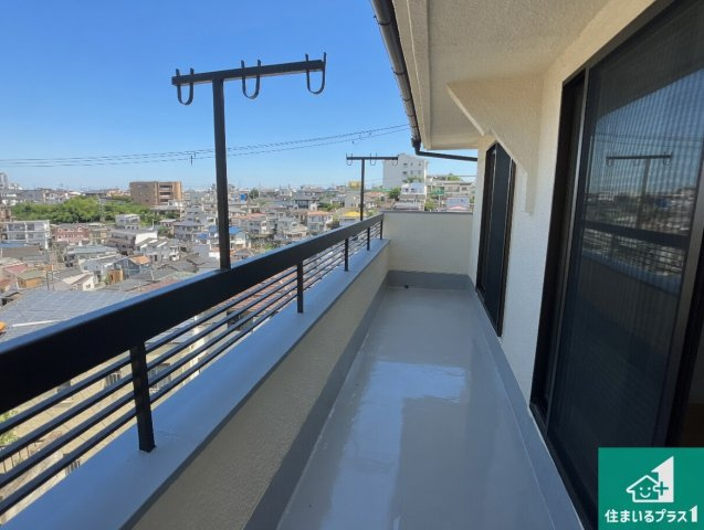 明石市東朝霧丘　中古一戸建てのバルコニー|ワイドバルコニーは洗濯物を干すスペースが広いのでご家族が多くても安心！