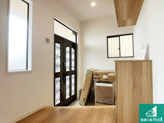 明石市東朝霧丘　中古一戸建ての玄関|シューズボックスにはたくさんの靴が収納できるので玄関周りはいつもスッキリ！ご家族が増えても安心！