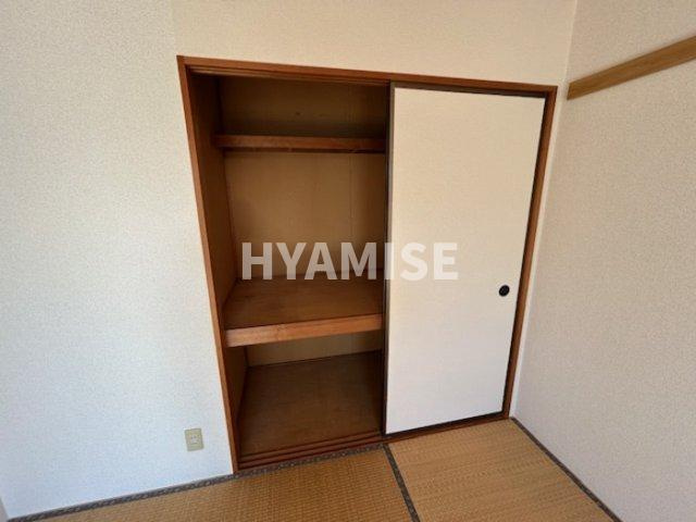 プレジール宮小路A棟の収納