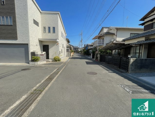★5(土)6(日)現地見学可能！★城陽市寺田今堀　限定1邸の前面道路含む現地写真|周辺は閑静な住宅街！前面道路広々で車の出し入れも便利です。駐車が苦手な方でも安心して車庫入れできます！