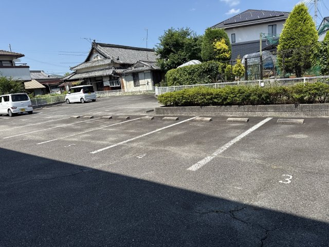 佐保の駐車場