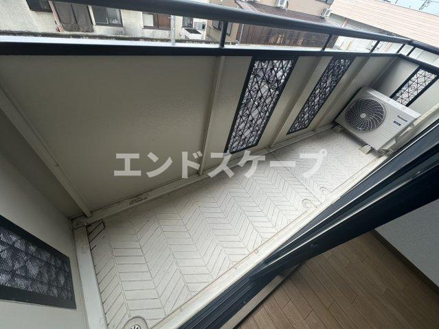 グランドール上並榎Ｂのバルコニー
