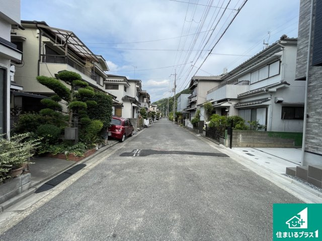 ★5(土)6(日)現地見学可能！★八幡市橋本東山本　限定1邸の前面道路含む現地写真|周辺は閑静な住宅街！前面道路広々で車の出し入れも便利です。駐車が苦手な方でも安心して車庫入れできます！