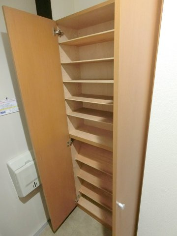 メゾンやえの玄関