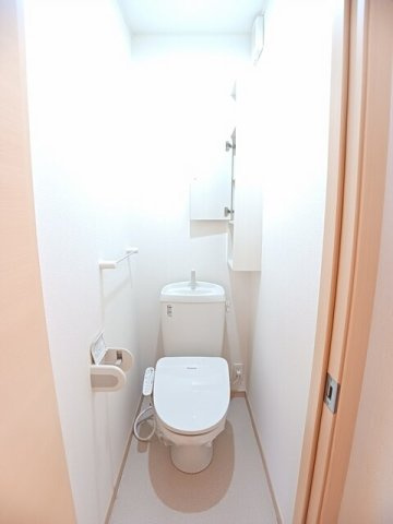 アンソレイエのトイレ|清潔感のあるトイレです