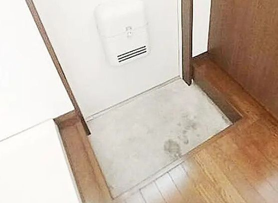 パーシモン西が丘の玄関