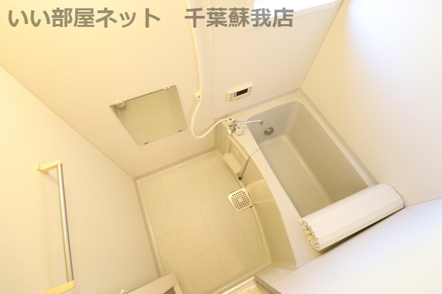 エターナルセンチュリーの浴室|便利な収納スペースです