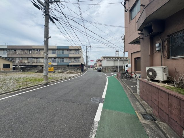 ーAdoble＋アドブルー小倉北区宇佐町1丁目1期　【小倉北区　新築戸建て】の前面道路含む現地写真|現地撮影　2026,6,9　ーAdoble＋アドブルー小倉北区宇佐町1丁目1期　【小倉北区　新築戸建て】
