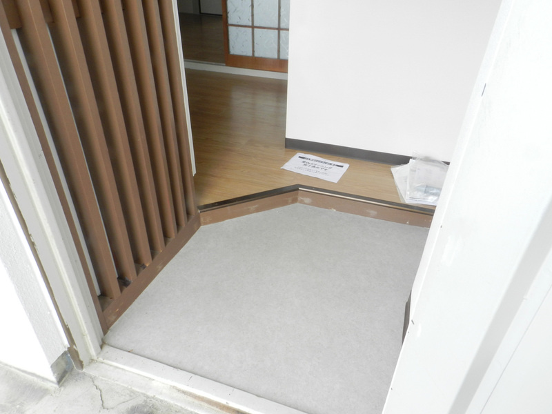 小笹マンションの玄関
