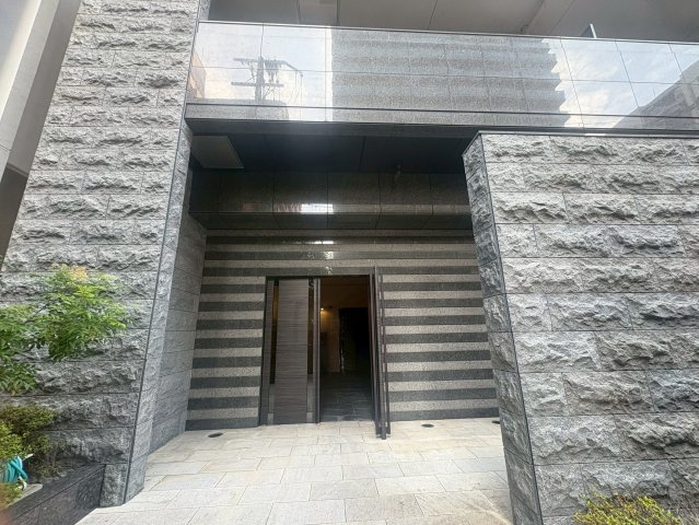 S-RESIDENCE江坂のエントランス