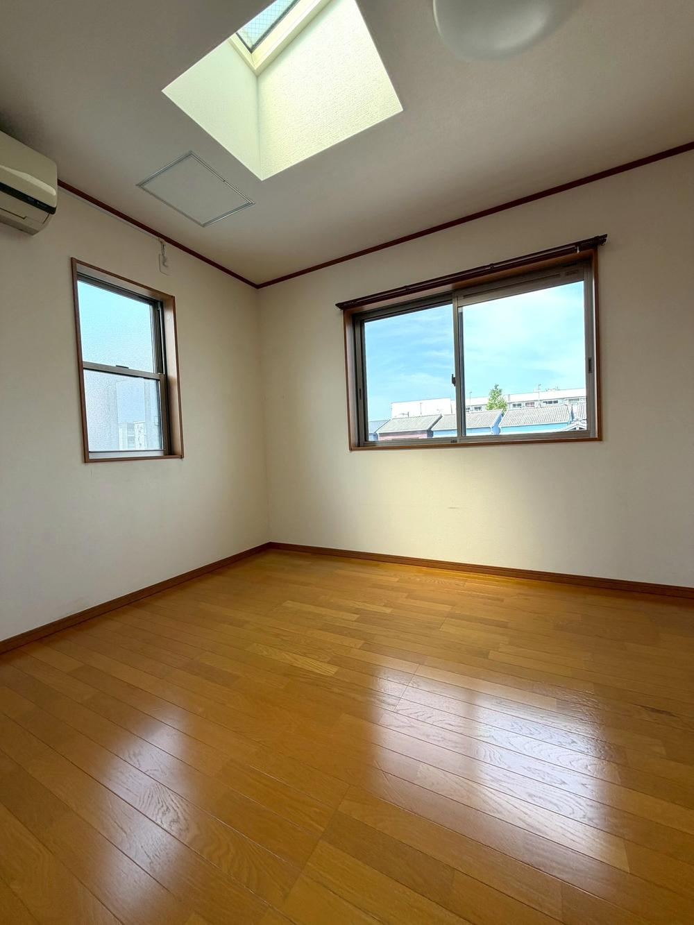 深野4丁目　中古一戸建ての子供部屋|洋室6.2帖　天窓付き
■物件内覧・資金計画相談・住宅ローン相談、リフォーム相談、お問合せ受付中■
※当日・翌日のご内覧、ご相談はお電話でのお問合せがスムーズです！