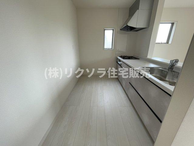 八幡台　新築一戸建てのキッチン|LDK15.5帖
■物件内覧・資金計画相談・住宅ローン相談、リフォーム相談、お問合せ受付中■
※当日・翌日のご内覧、ご相談はお電話でのお問合せがスムーズです！