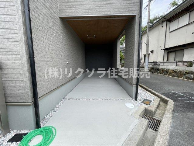 八幡台　新築一戸建ての駐車場|1台駐車可能
■物件内覧・資金計画相談・住宅ローン相談、リフォーム相談、お問合せ受付中■
※当日・翌日のご内覧、ご相談はお電話でのお問合せがスムーズです！