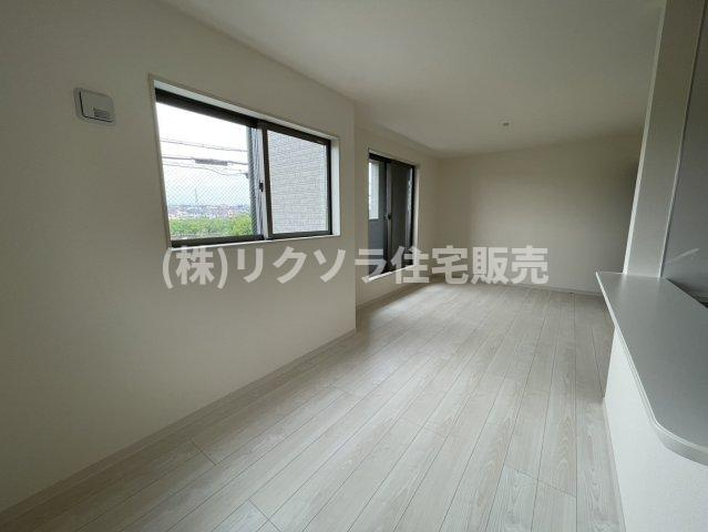 八幡台　新築一戸建ての居間・リビング|LDK15.5帖
■物件内覧・資金計画相談・住宅ローン相談、リフォーム相談、お問合せ受付中■
※当日・翌日のご内覧、ご相談はお電話でのお問合せがスムーズです！
