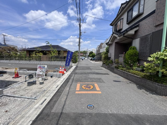 三郷市戸ケ崎新築戸建の前面道路含む現地写真|東側前面道路