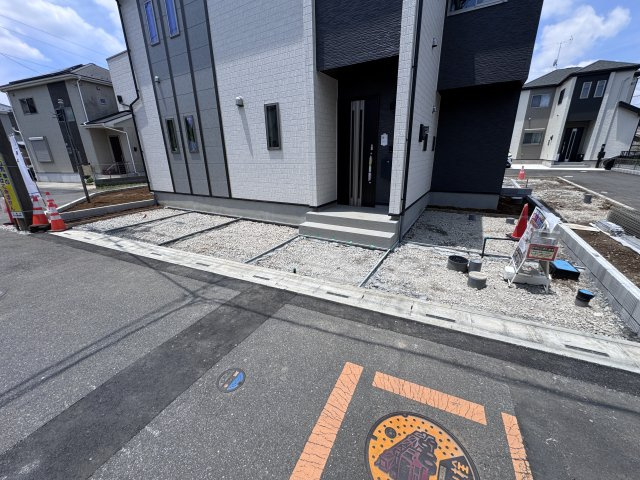 三郷市戸ケ崎新築戸建の駐車場|D号棟駐車スペース・2台駐車可（6月19日撮影）
