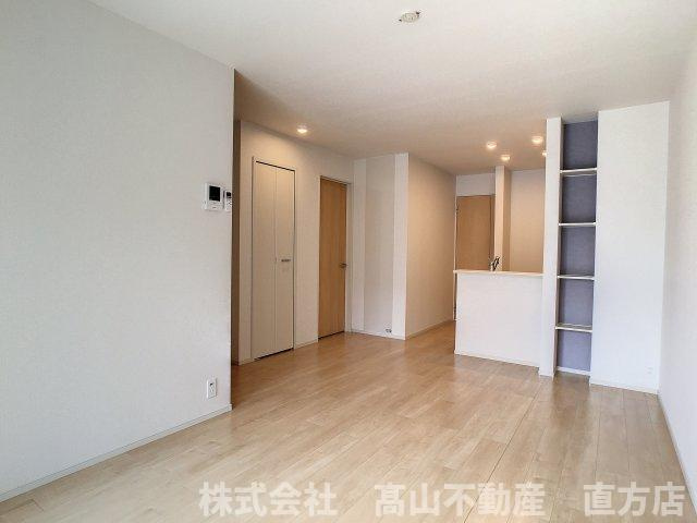 直方市大字感田のアパートの居間・リビング