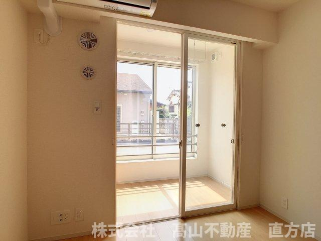 直方市大字感田のアパートの内装