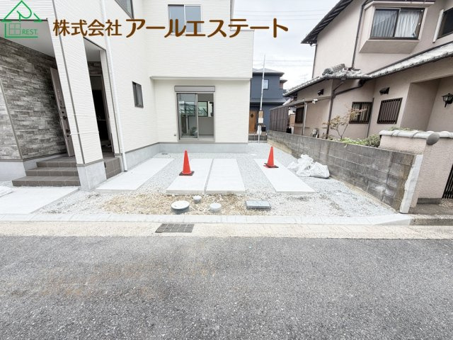 加古川市加古川町粟津　　新築戸建の駐車場