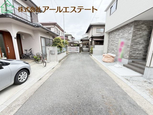 加古川市加古川町粟津　　新築戸建の前面道路含む現地写真