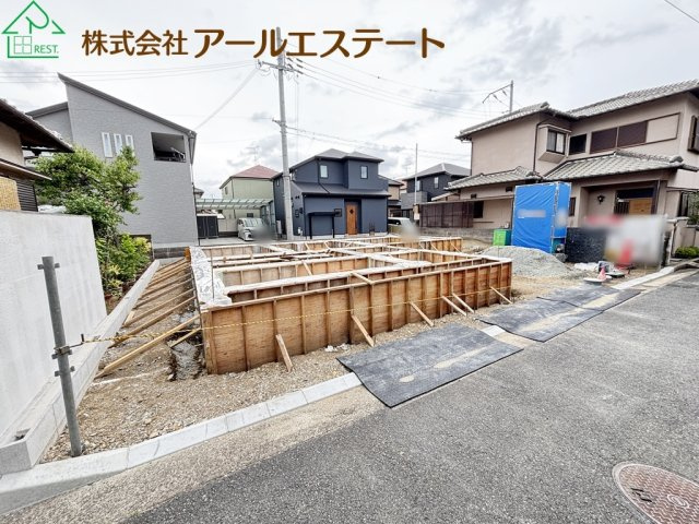 加古川市加古川町粟津　　新築戸建の前面道路含む現地写真