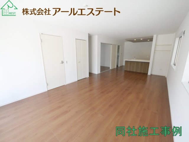 加古川市加古川町粟津　　新築戸建の居間・リビング|同社施工事例