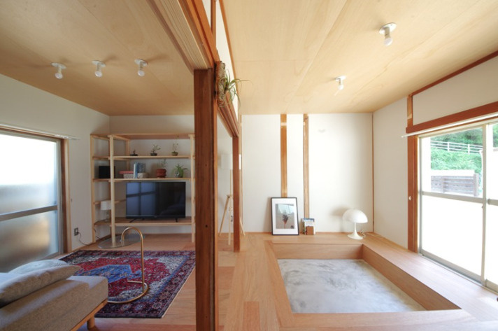「おしゃれなフルリノベ物件」高知市十津５丁目　中古戸建のその他|段差のあるサンクンリビング。開放感とデザイン性を兼ね備えています。