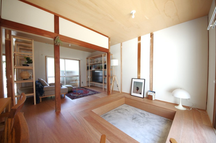 「おしゃれなフルリノベ物件」高知市十津５丁目　中古戸建の居間・リビング