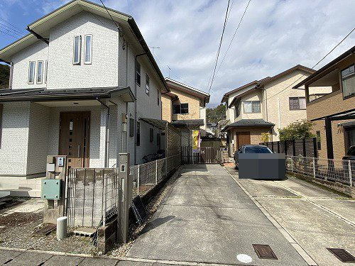 岩倉幡枝町 中古戸建の前面道路含む現地写真