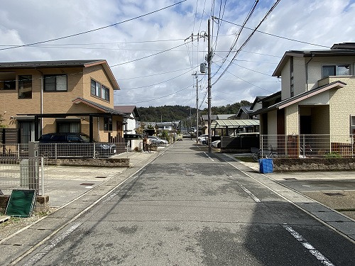 岩倉幡枝町 中古戸建の前面道路含む現地写真