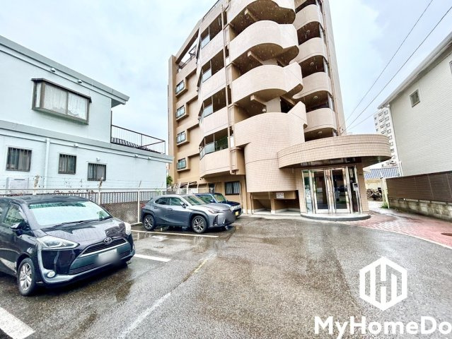 コンセール守山の駐車場