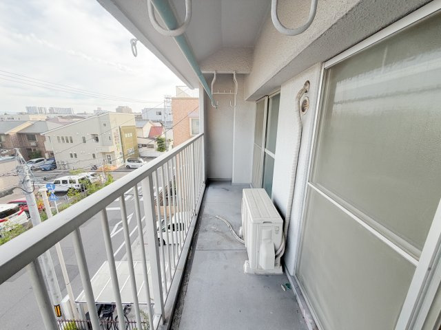 西旭町マンションのバルコニー|暖かな日差しのふりそそぐバルコニー