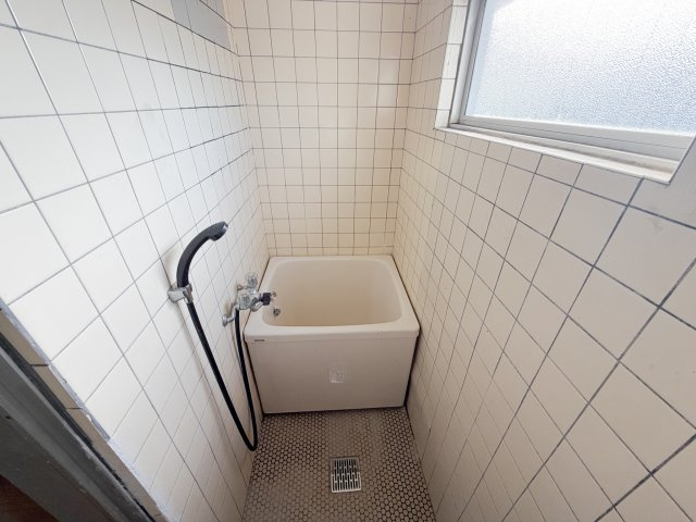 西旭町マンションの浴室|日々の疲れを癒すお風呂付です