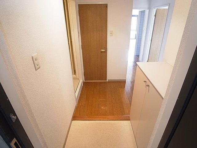 リバービレッジ兵庫の玄関|広めの玄関スペース、靴箱も有ります