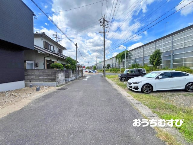 春日井市中野町3期(全1棟)の前面道路含む現地写真