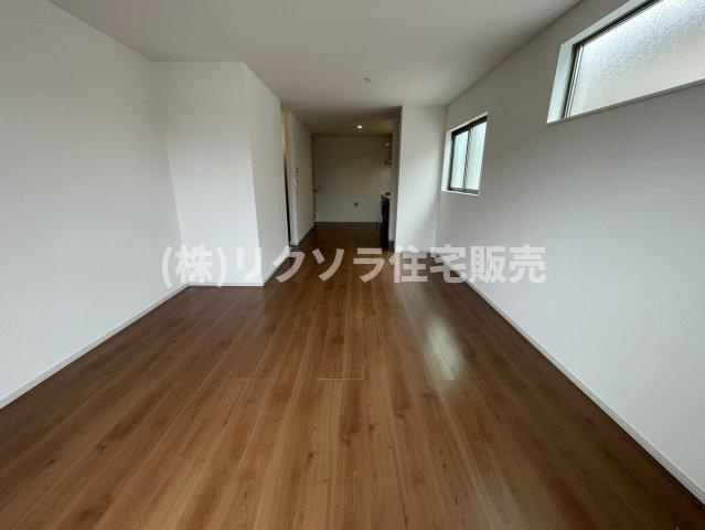 国松町　新築一戸建てのダイニング|LDK17.5帖
■物件内覧・資金計画相談・住宅ローン相談、リフォーム相談、お問合せ受付中■
※当日・翌日のご内覧、ご相談はお電話でのお問合せがスムーズです！