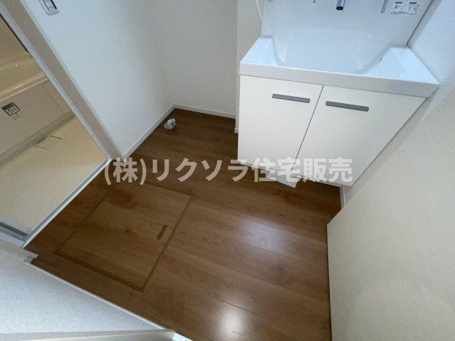 国松町　新築一戸建ての脱衣所|床下収納付き
■物件内覧・資金計画相談・住宅ローン相談、リフォーム相談、お問合せ受付中■
※当日・翌日のご内覧、ご相談はお電話でのお問合せがスムーズです！