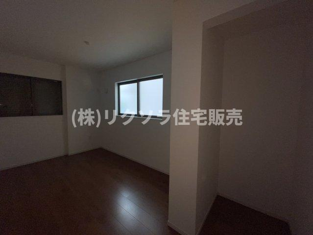 国松町　新築一戸建ての洋室|洋室5.75帖
■物件内覧・資金計画相談・住宅ローン相談、リフォーム相談、お問合せ受付中■
※当日・翌日のご内覧、ご相談はお電話でのお問合せがスムーズです！