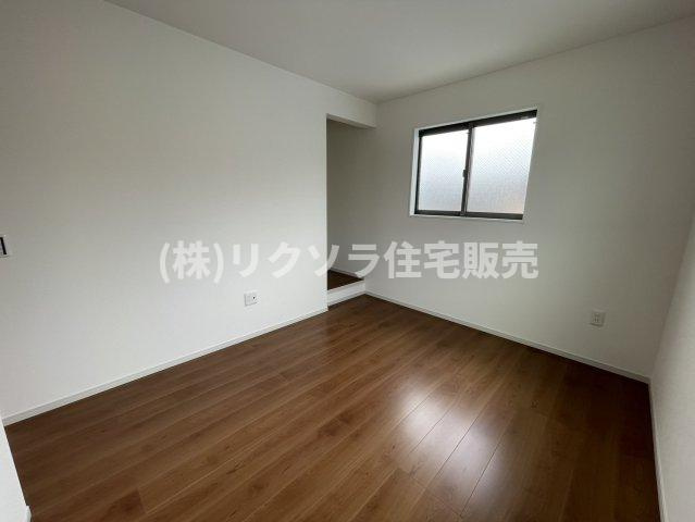 国松町　新築一戸建ての寝室|洋室5.75帖
■物件内覧・資金計画相談・住宅ローン相談、リフォーム相談、お問合せ受付中■
※当日・翌日のご内覧、ご相談はお電話でのお問合せがスムーズです！