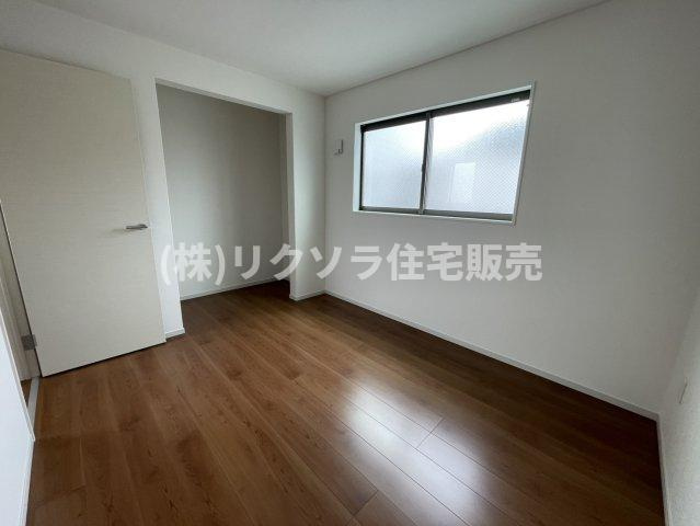 国松町　新築一戸建ての子供部屋|洋室5.25帖
■物件内覧・資金計画相談・住宅ローン相談、リフォーム相談、お問合せ受付中■
※当日・翌日のご内覧、ご相談はお電話でのお問合せがスムーズです！
