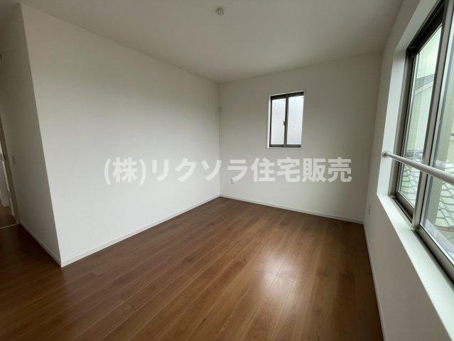 国松町　新築一戸建ての内装|洋室7.0帖
■物件内覧・資金計画相談・住宅ローン相談、リフォーム相談、お問合せ受付中■
※当日・翌日のご内覧、ご相談はお電話でのお問合せがスムーズです！