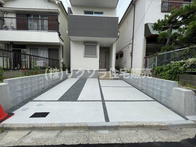 国松町　新築一戸建ての駐車場|並列2台駐車可能
■物件内覧・資金計画相談・住宅ローン相談、リフォーム相談、お問合せ受付中■
※当日・翌日のご内覧、ご相談はお電話でのお問合せがスムーズです！