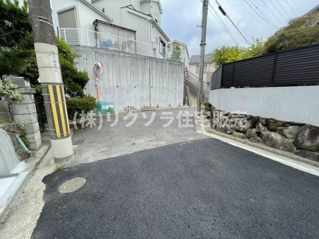国松町　新築一戸建ての前面道路含む現地写真|■物件内覧・資金計画相談・住宅ローン相談、リフォーム相談、お問合せ受付中■
※当日・翌日のご内覧、ご相談はお電話でのお問合せがスムーズです！