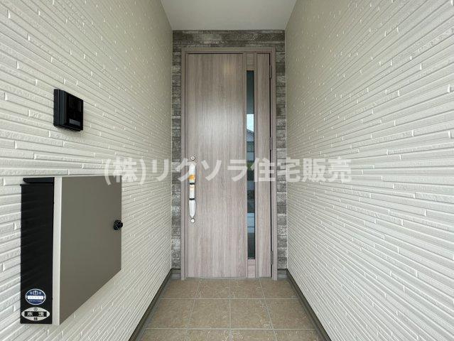 国松町　新築一戸建ての玄関|■物件内覧・資金計画相談・住宅ローン相談、リフォーム相談、お問合せ受付中■
※当日・翌日のご内覧、ご相談はお電話でのお問合せがスムーズです！