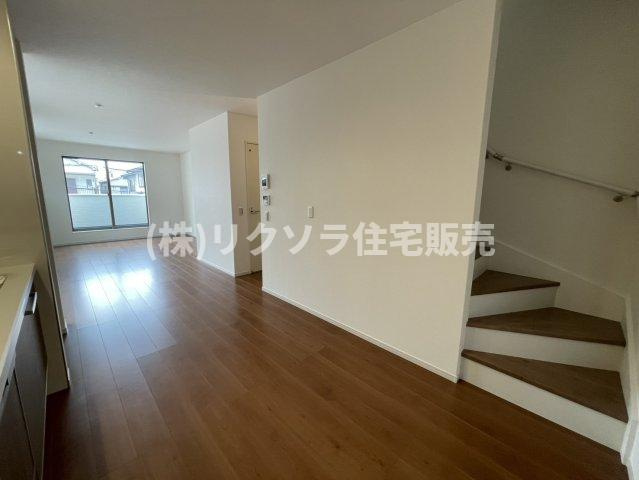 国松町　新築一戸建ての居間・リビング|LDK17.5帖
■物件内覧・資金計画相談・住宅ローン相談、リフォーム相談、お問合せ受付中■
※当日・翌日のご内覧、ご相談はお電話でのお問合せがスムーズです！